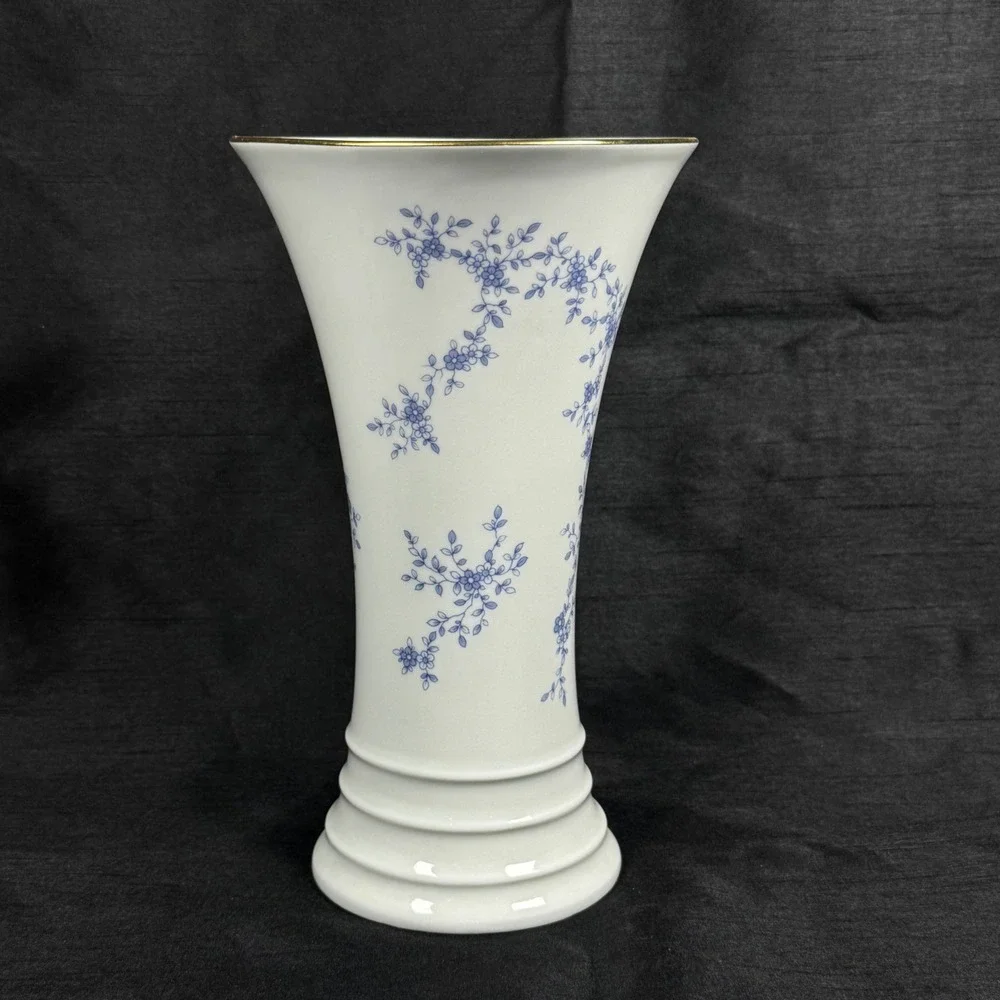 Wunsiedel R Bavaria Porcelaine Vase Blue Floral White Gold Trim Trumpet 10.25in